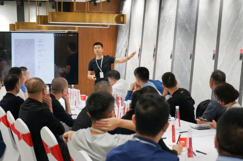 依諾巖板瓷磚“2022新品規(guī)劃及品牌策略研討會(huì)”圓滿舉行_6