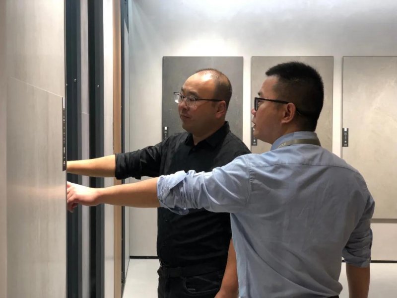 依諾巖板瓷磚“2022新品規(guī)劃及品牌策略研討會(huì)”圓滿舉行_5