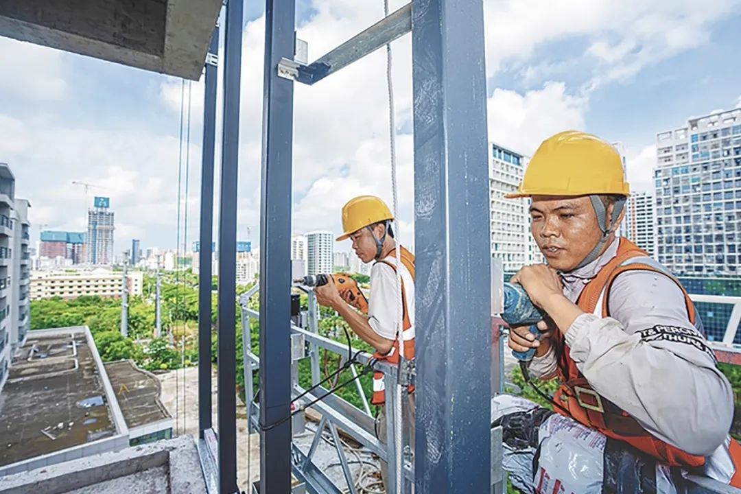 東鵬整裝衛(wèi)浴助力三亞中央商務(wù)區(qū)企業(yè)孵化基地建設(shè).jpg